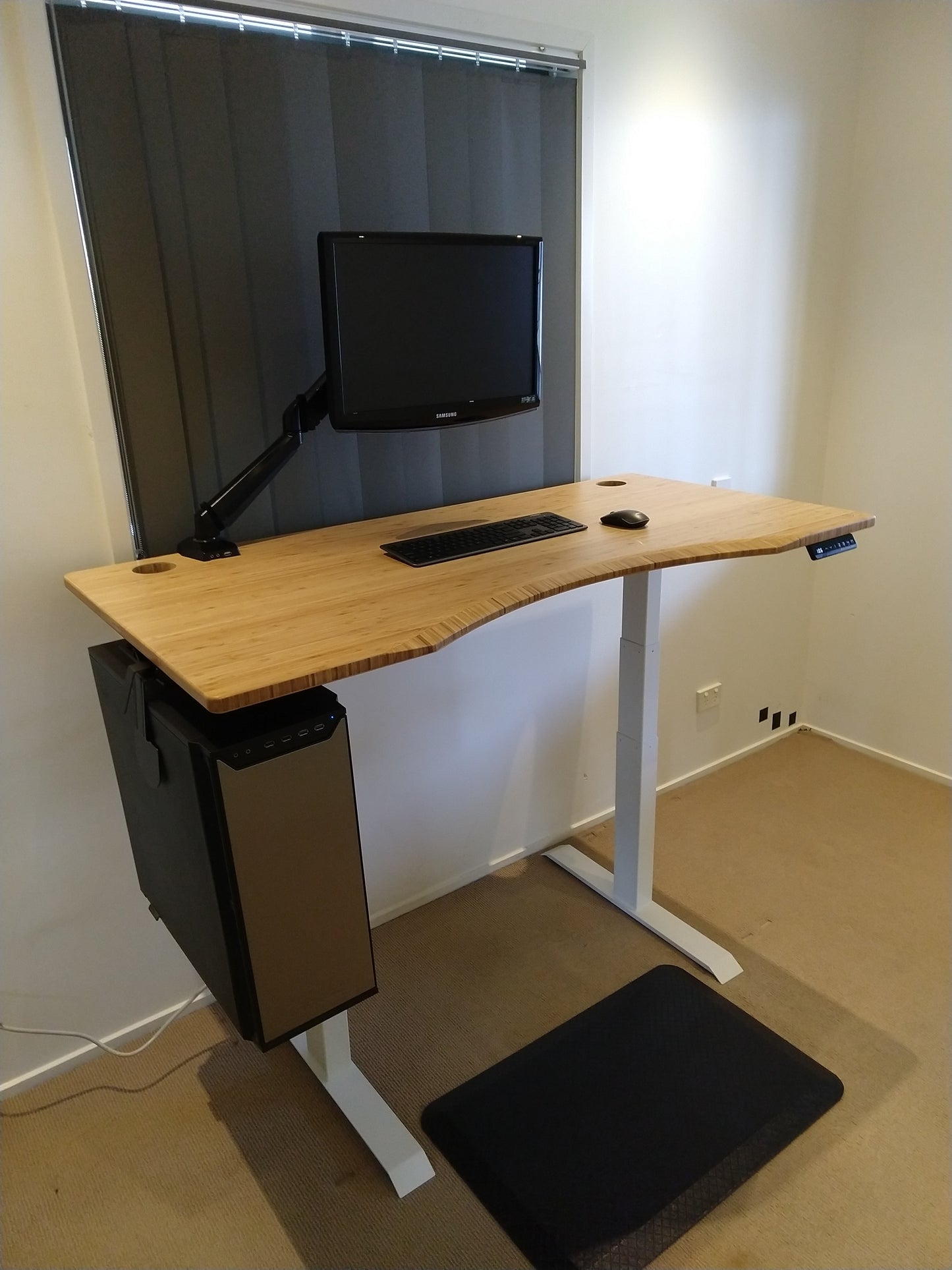 Stando Arena Bamboo Ergo Edge Sit Stand Desk