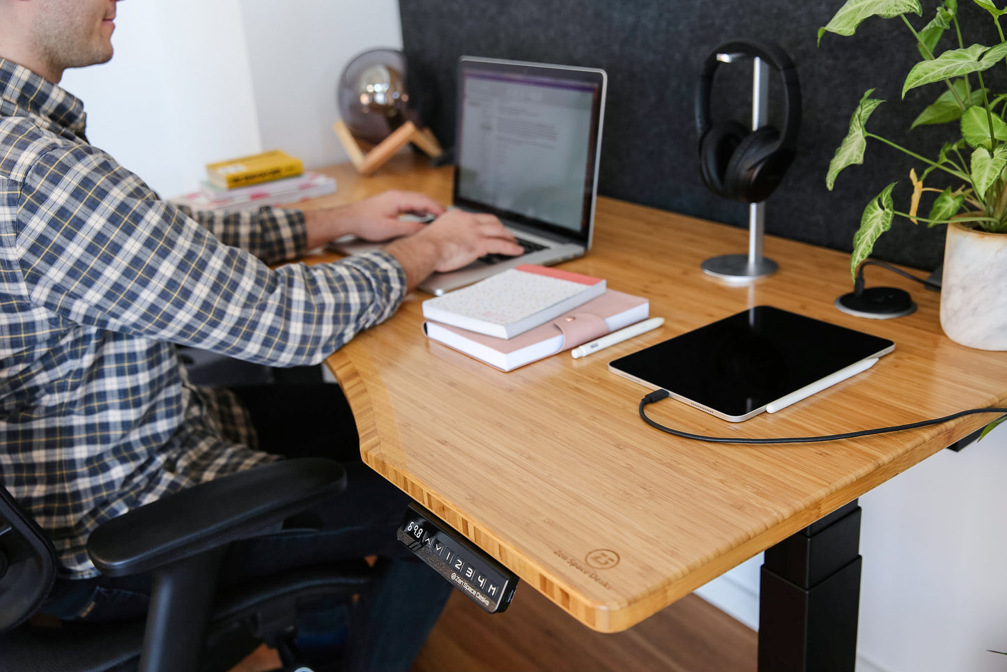 Stando Arena Bamboo Ergo Edge Sit Stand Desk