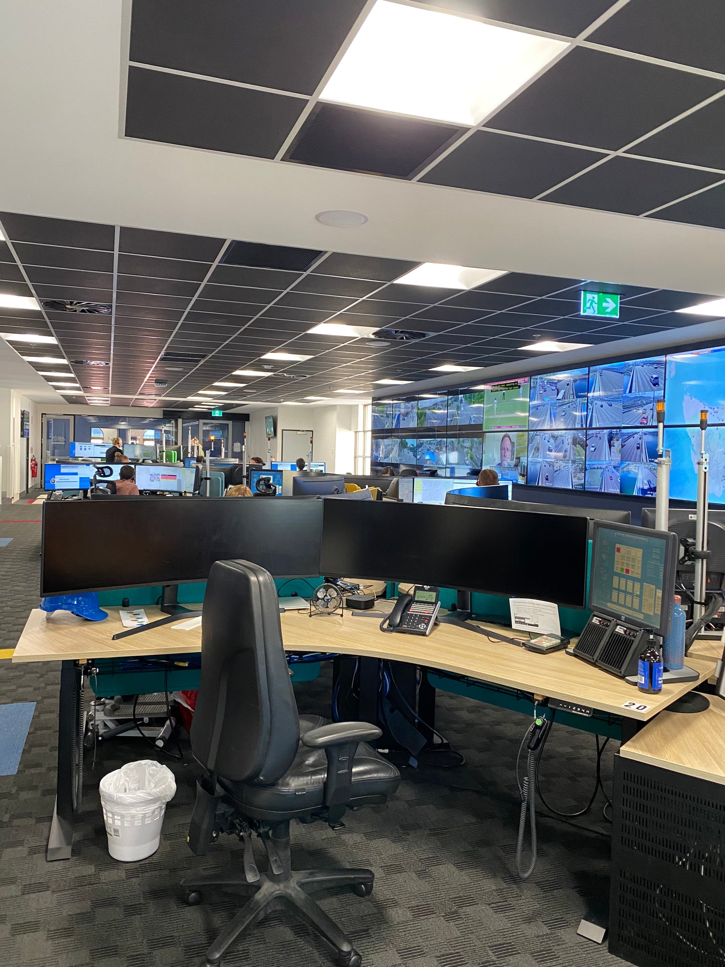 Stando Command 120 Degree Sit Stand Desk