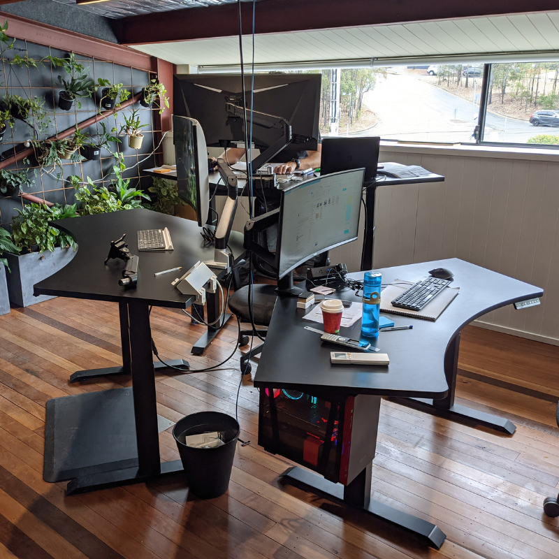 Stando Arena 120 Degree Electric Standing Desk