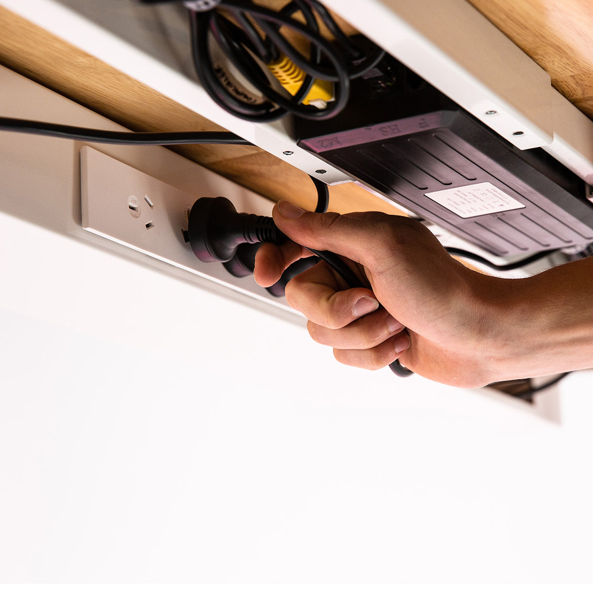 Integrated Cable Management Channel – Stando.